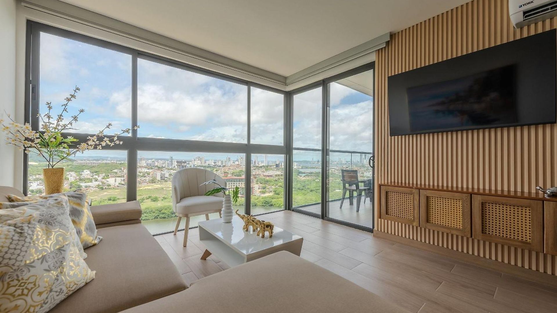 Awesome View Historic Center, Castle And Sea 2br Apartamento