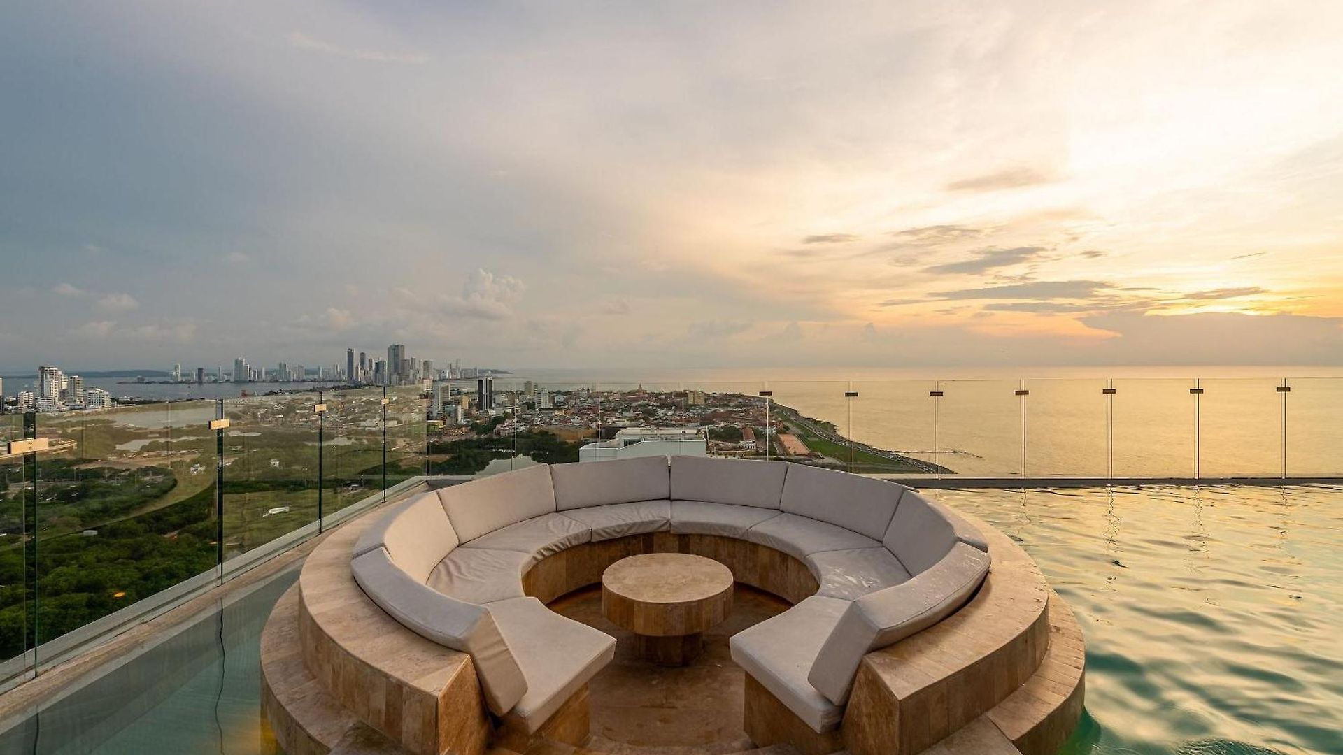 Awesome View Historic Center, Castle And Sea 2br * Cartagena