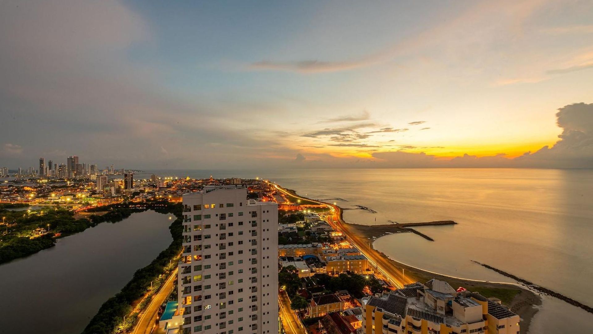 Awesome View Historic Center, Castle And Sea 2br Apartamento