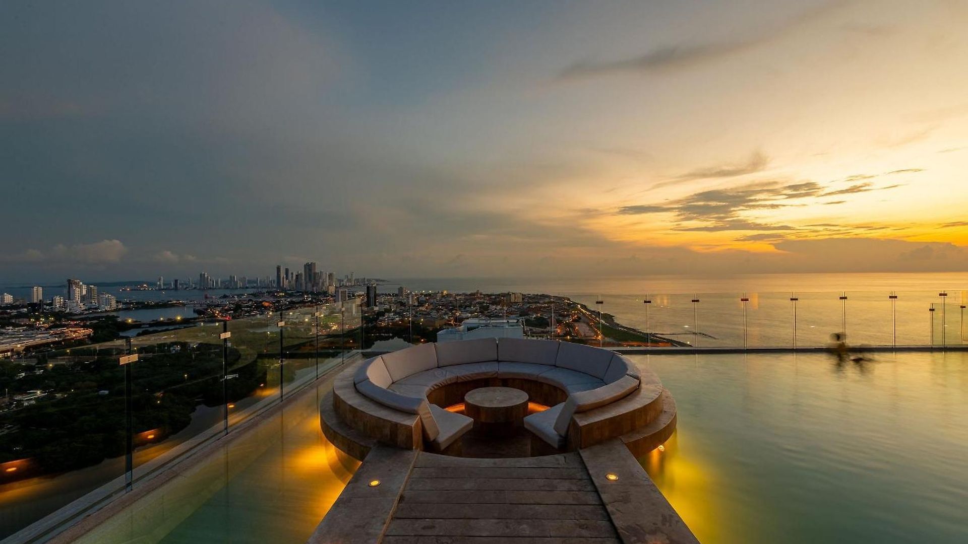 Awesome View Historic Center, Castle And Sea 2br *