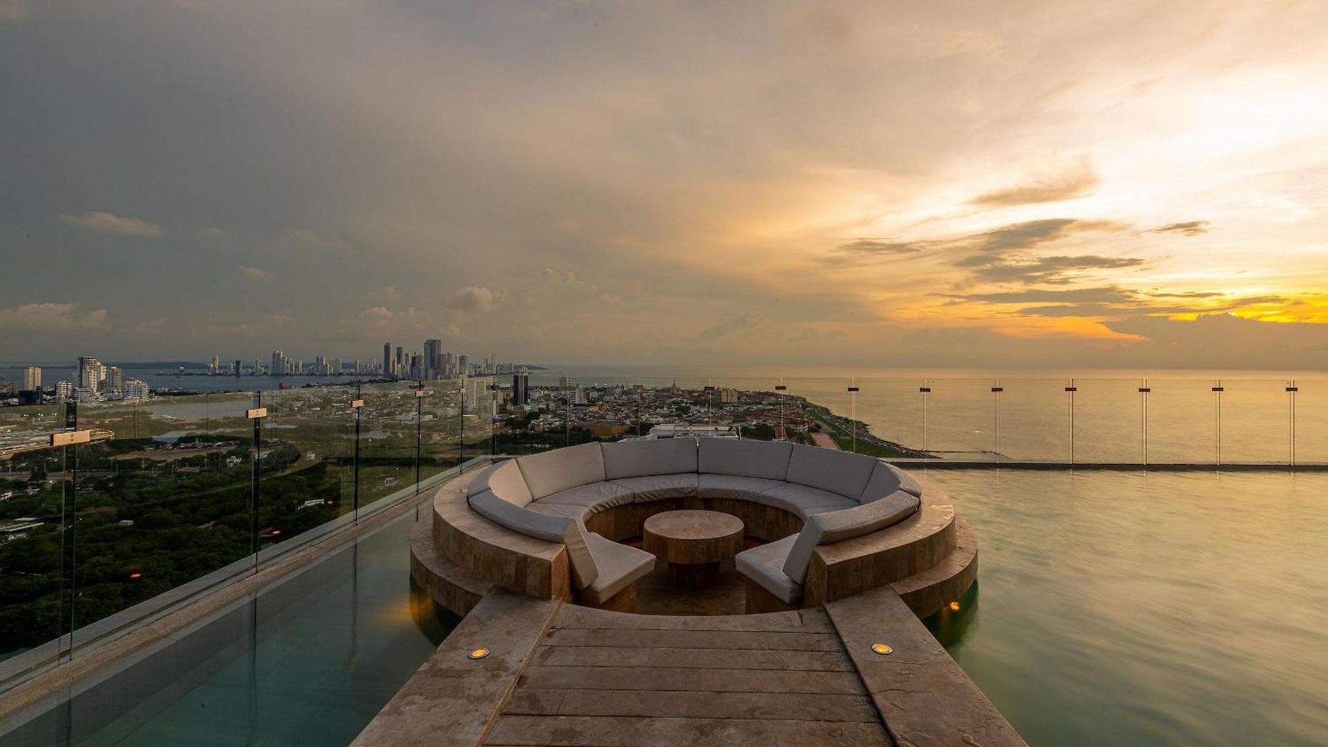 Awesome View Historic Center, Castle And Sea 2br Cartagena