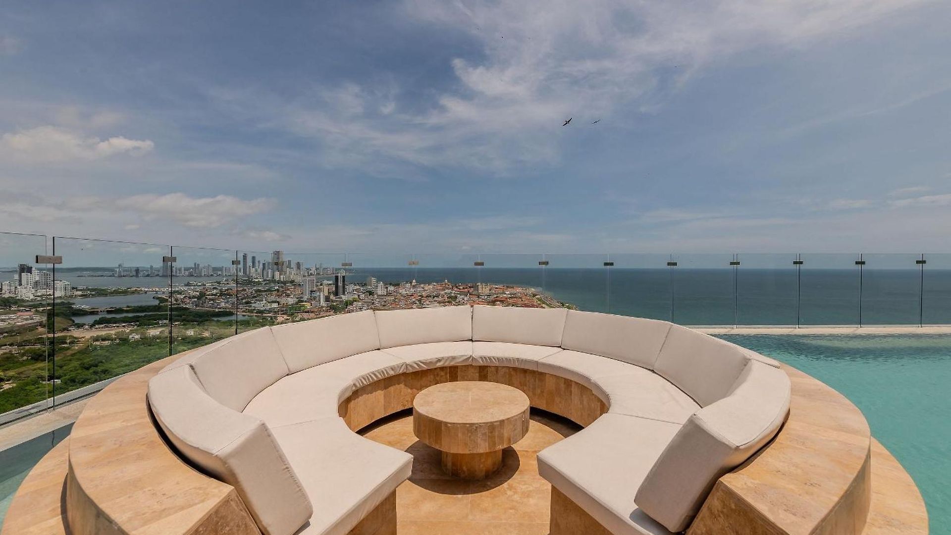 Awesome View Historic Center, Castle And Sea 2br