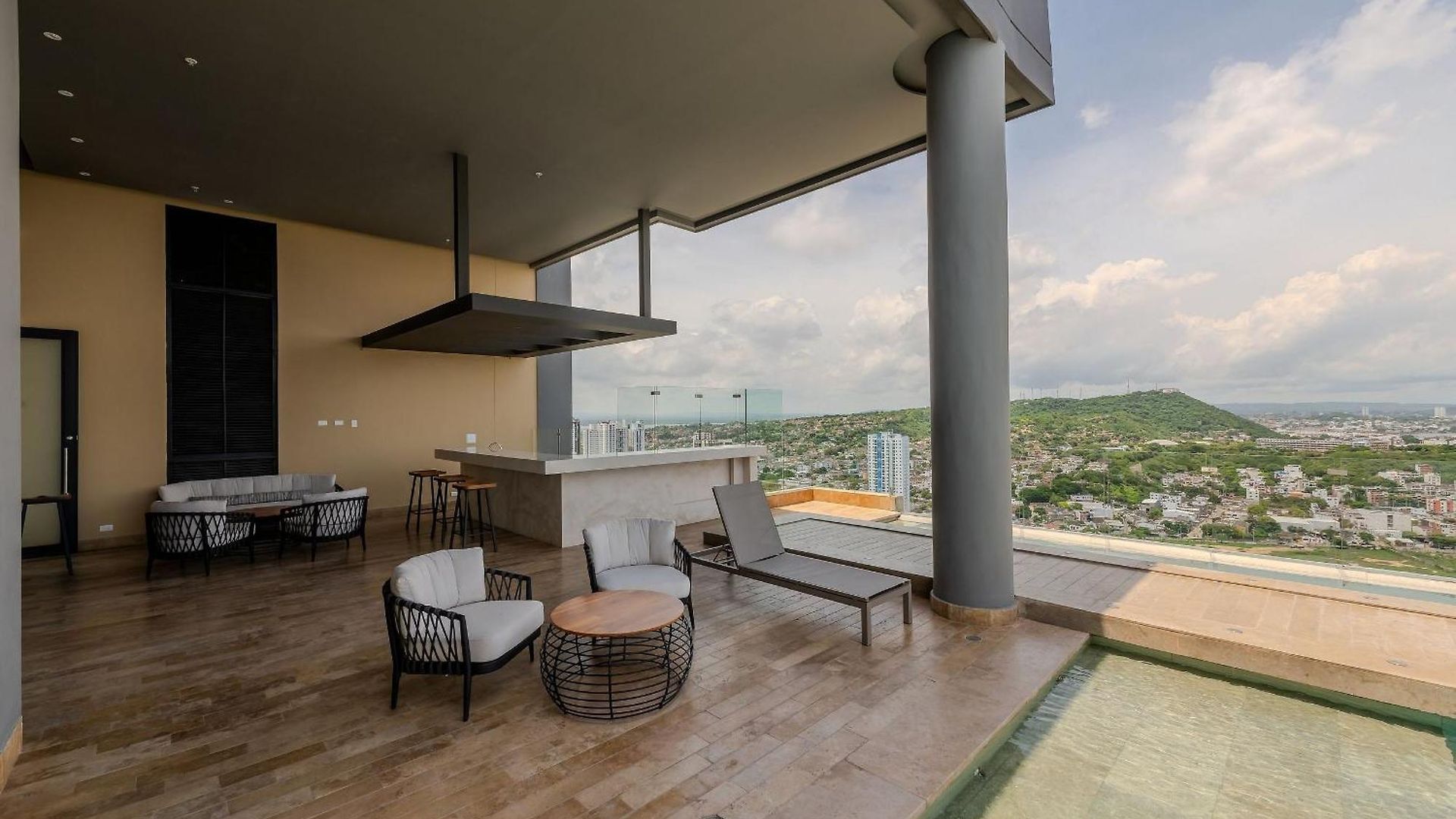Awesome View Historic Center, Castle And Sea 2br